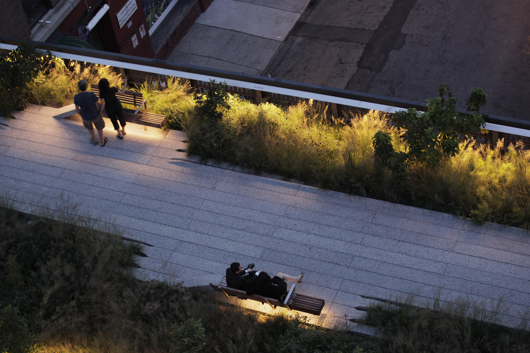 High Line - 2011 Exterior lighting of elevated trac Location: New York, NY, USA Architect: Diller, Scofidio + Renfro Landcape Architect: Field Operations Lighting design: L'Observatoire International Client: New York City Economic Development Corporation